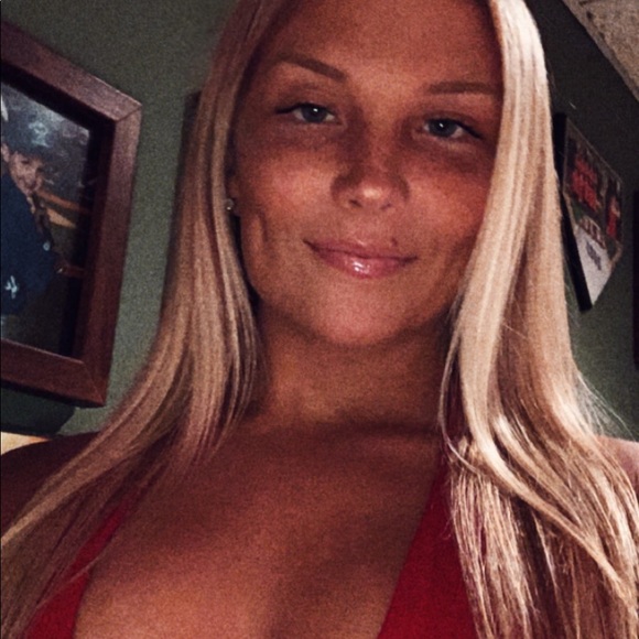 Meet your Posher, Emmie - Picture 2 of 3